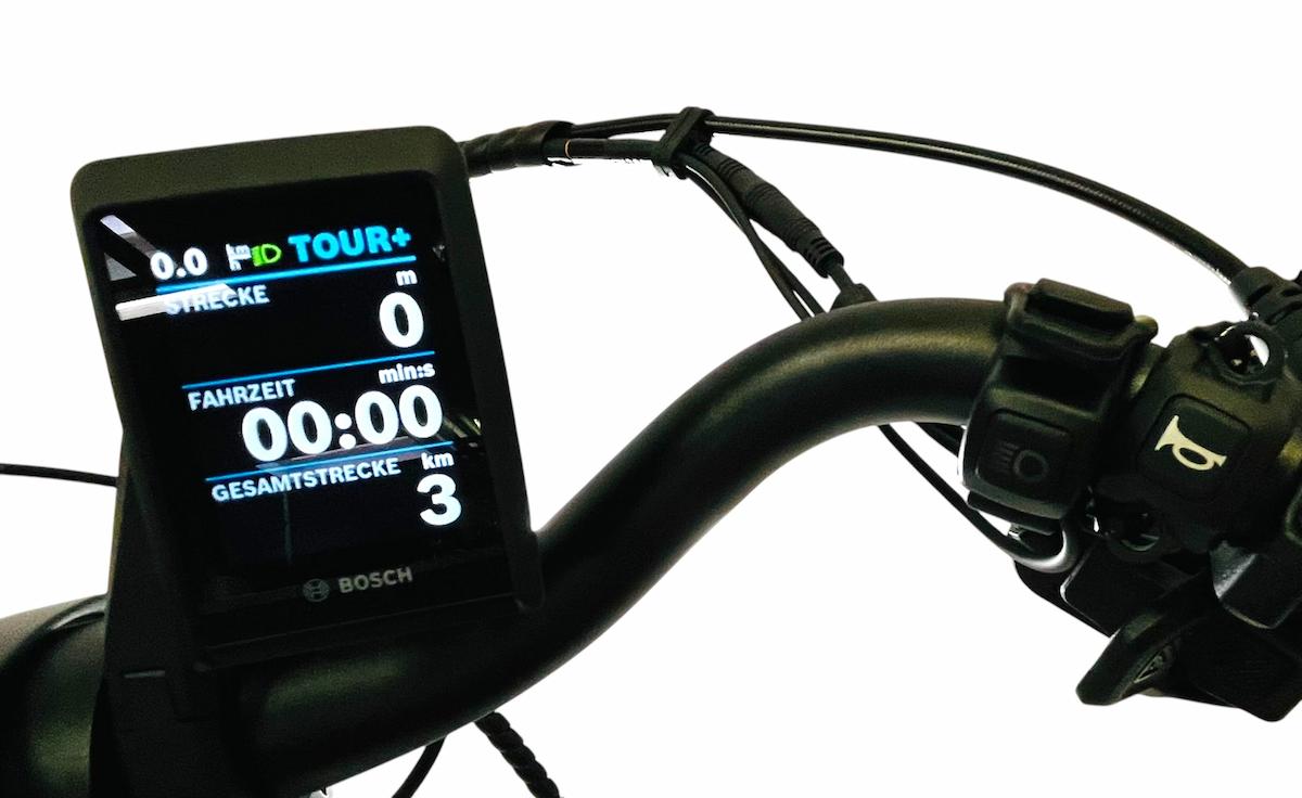 Bosch Kiox 300 Display am eleganten Komfortlenker mit Fahrradspiegel – MOBILEMASTER OFFROAD Speed S-Pedelec 45 km/h